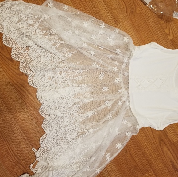 Ivory lace sleeveless tunic top - Picture 4 of 5
